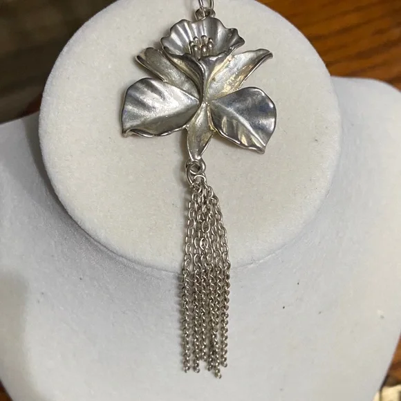 Vintage Silver Floral Pendant - Picture 1 of 5